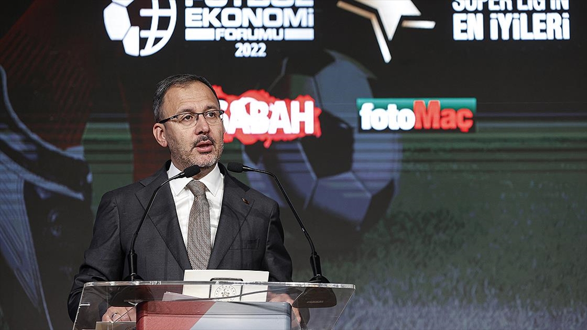 Bakan Kasapoğlu: Hedefimiz, Her Alanda Her Branşta Olduğu Gibi Futbolda Da Zirvede Yer Almaktır