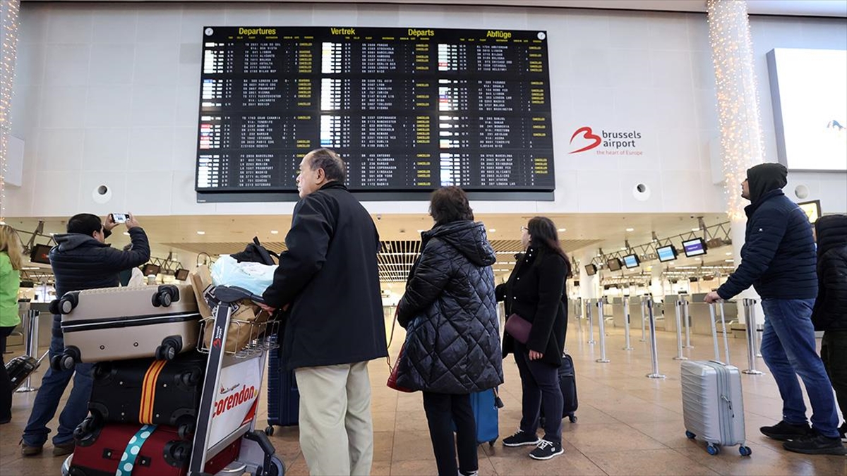 Belçika'da Sendikalar Hayat Pahalılığını Protesto İçin Greve Gitti