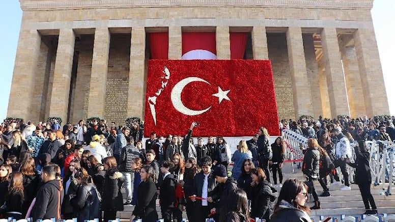 Türkiye’nin dört bir yanından Anıtkabir’e akın