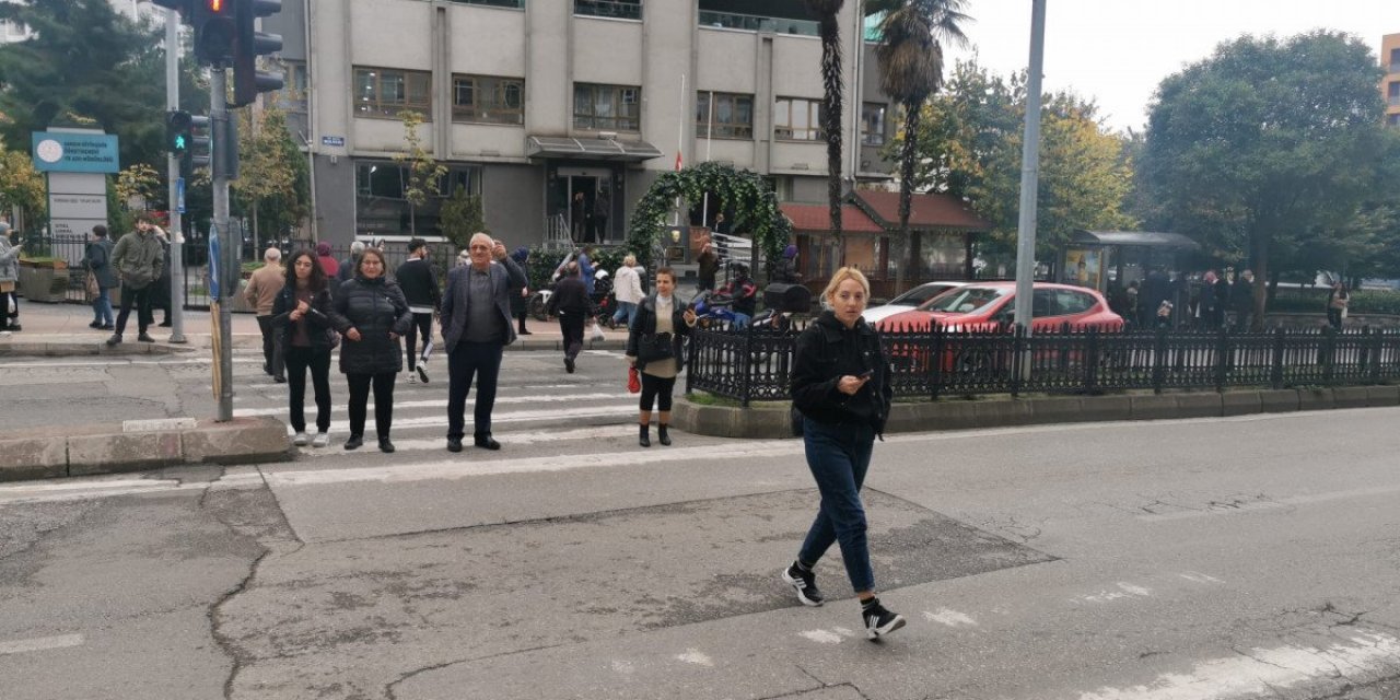 Samsun'da 75 yayaya ışık ihlali cezası