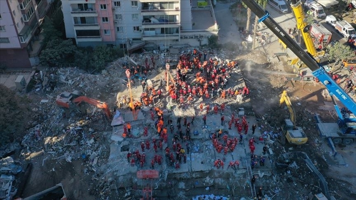 İzmir Depreminde Yıkılan Rıza Bey Apartmanı'na İlişkin Davada İnşaatta Çalışan İşçiler Belirlenecek