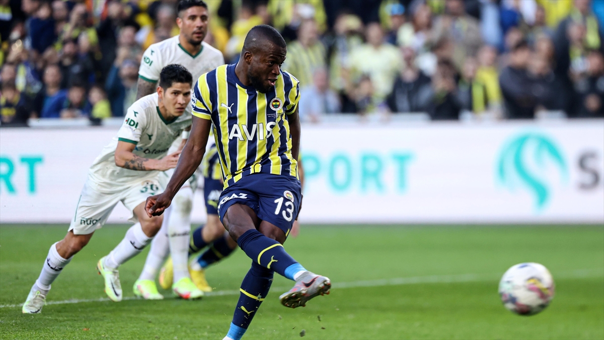 Fenerbahçe Ligde 9 Maç Sonra Mağlup