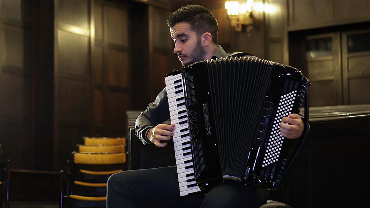 5 Yaşındayken Akordiyonla Tanışan Bosna Hersekli Genç, 75. Dünya Kupası'nda Şampiyon Oldu