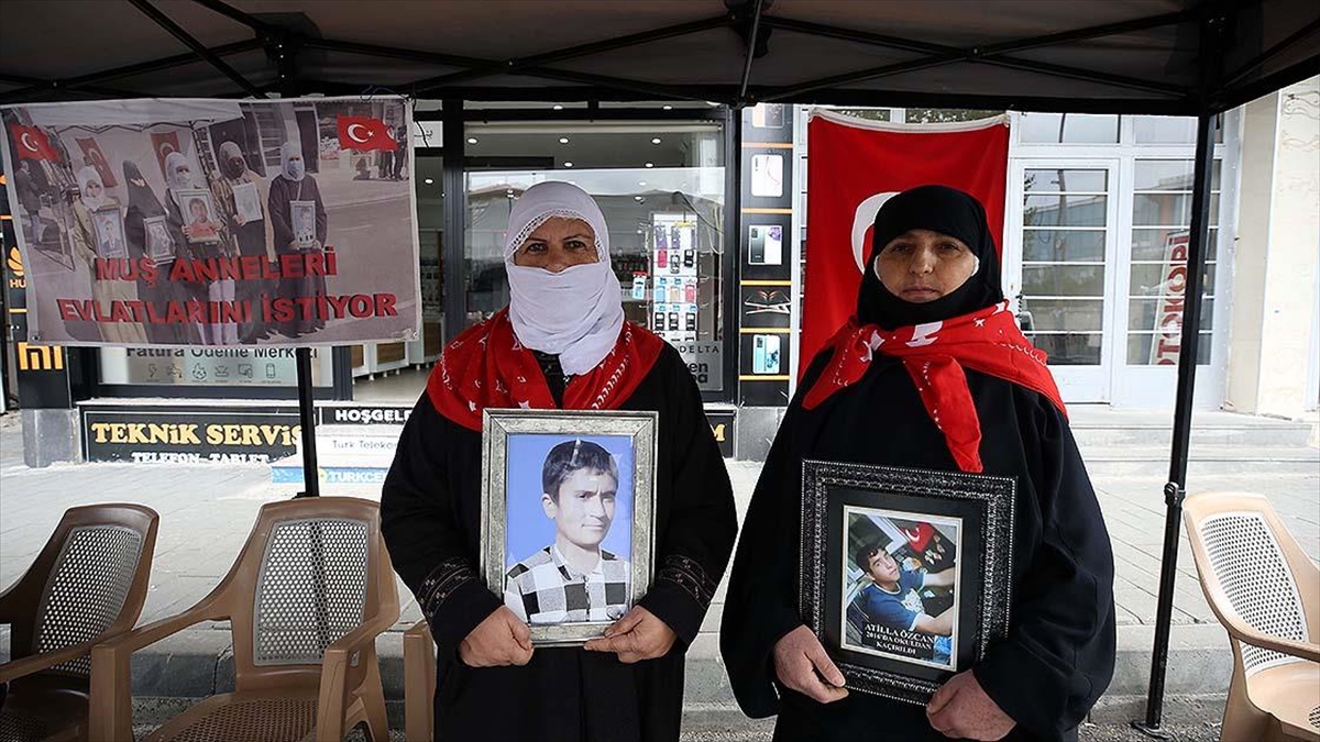 Muşlu Aileler 1,5 Yıldır Çocukları İçin Hdp Önünde Eylem Yapıyor