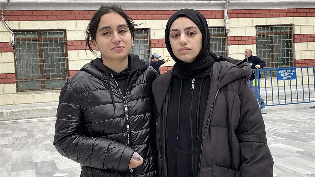 Beyoğlu'ndaki Terör Saldırısında Hayatını Kaybeden Yağmur Uçar'ı Arkadaşları Anlattı