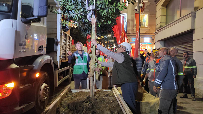 İstiklal Caddesi’ndeki beton saksılar kaldırılıyor