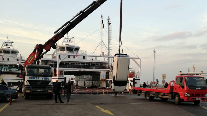 35 bin lira ceza kesilmesine kızan kaçak midye avcısı aracını denize attı