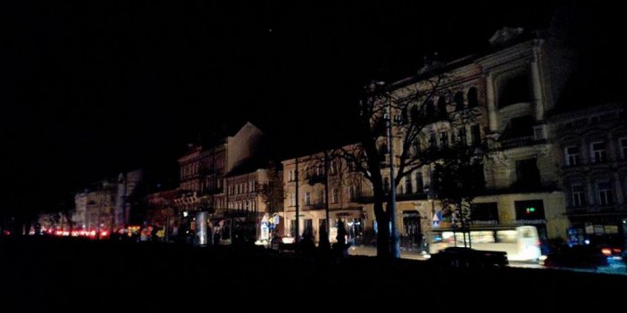 Rusya'nın Füze Saldırıları Nedeniyle Ukrayna'da Uzun Süreli Elektrik Kesintileri Bekleniyor