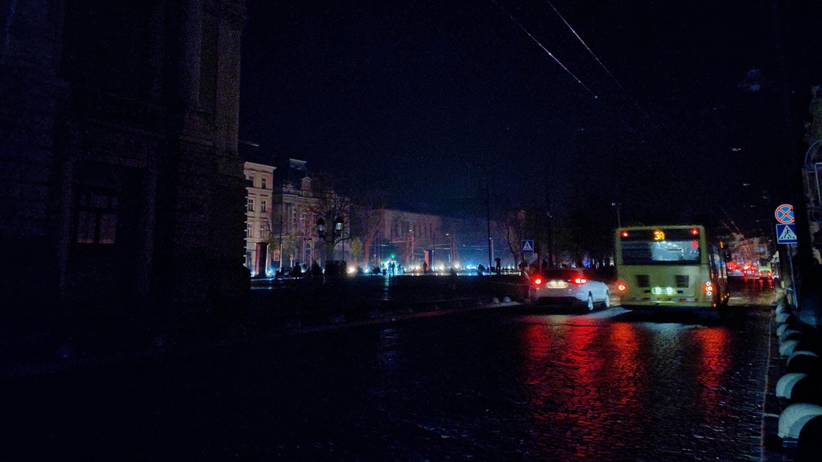 Milley, Rusya'nın Ukrayna'da Elektrik Altyapısını Hedef Almasını "Savaş Suçu" Olarak Niteledi