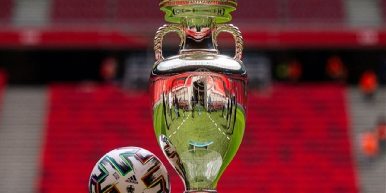 Türkiye, Euro 2028 Ve 2032'e Ev Sahipliği Yapmak İçin Uefa'ya Adaylık Dosyasını Sundu