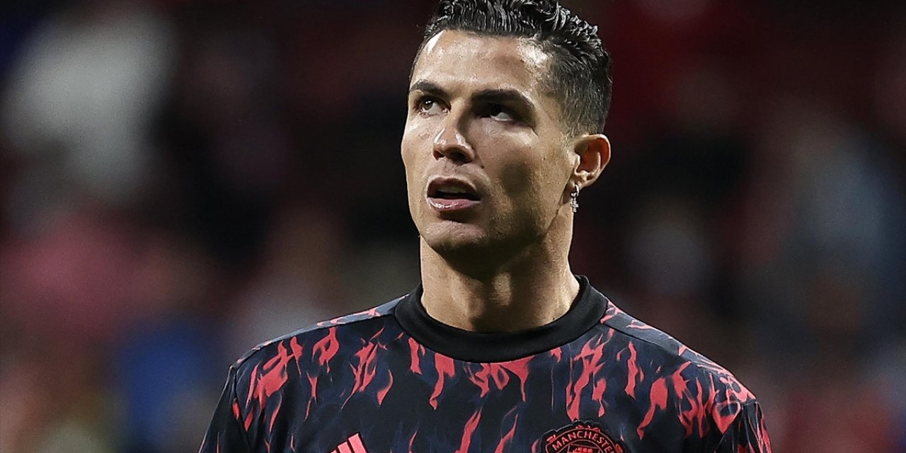 Manchester United, Ronaldo'nun Posterini Stattan Kaldırdı