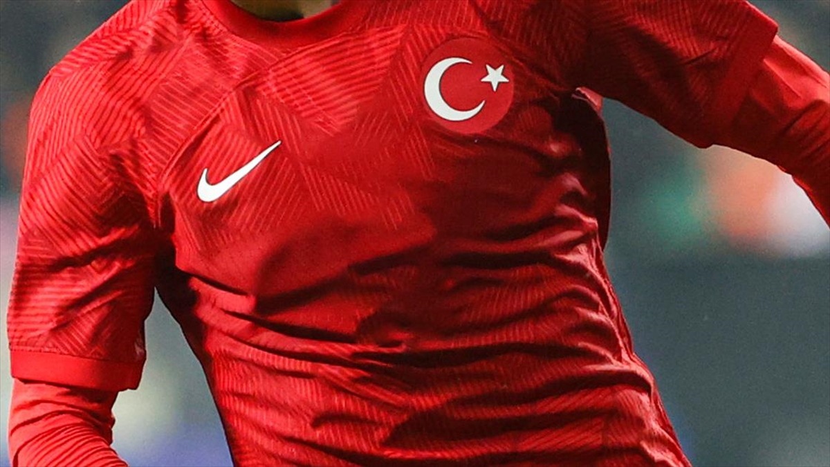 A Milli Futbol Takımı'nda 2 Oyuncu Kadrodan Çıkarıldı