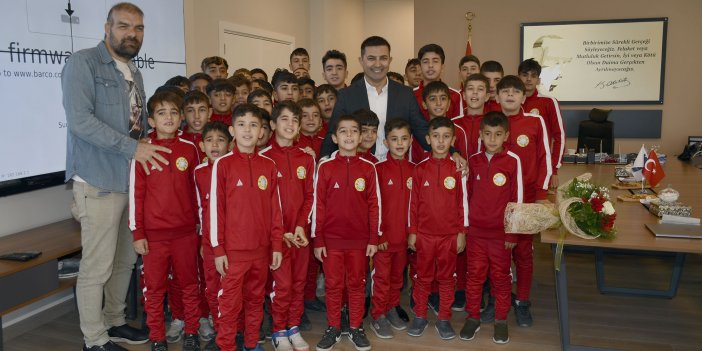 Nusaybinli Çocuklardan Ömer Günel'e Teşekkür Ziyareti