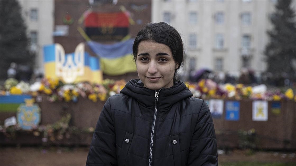 Ukrayna'da Rus Güçlerinin Çekildiği Herson'da Kalan Ahıska Türkü Genç Yaşadıklarını Anlattı