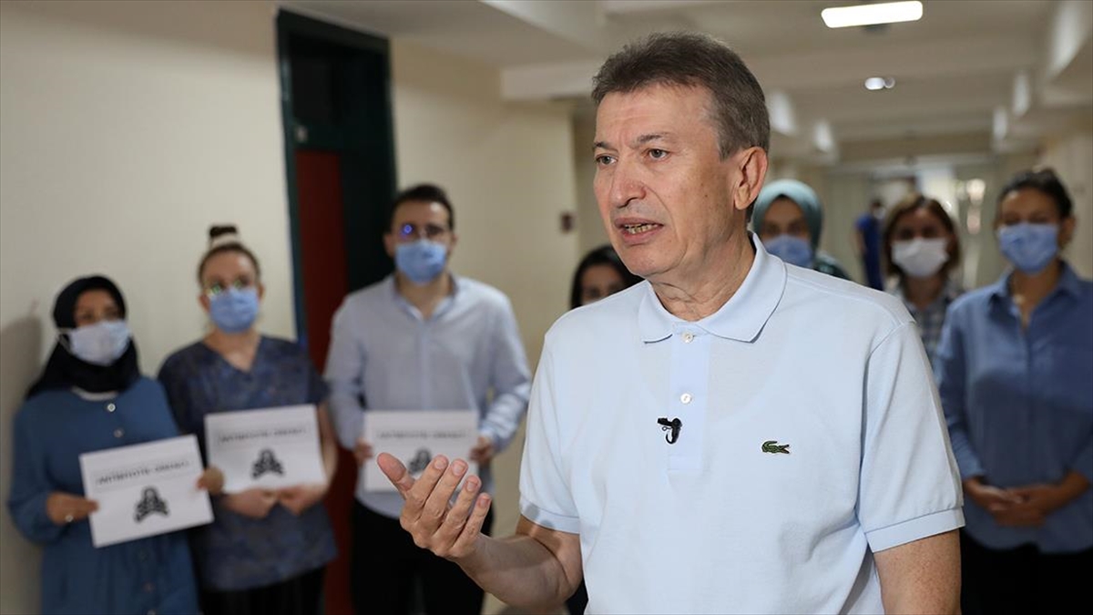 "Bilinçsiz Antibiyotik Kullanımı Nedeniyle 100 Yıl Önceye Dönebiliriz" Uyarısı