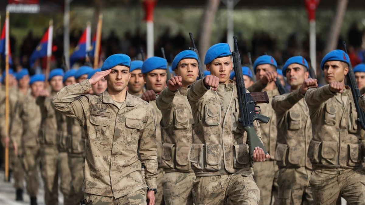 Manisa'da Eğitimlerini Tamamlayan Komando Uzman Erbaşlar Mezun Oldu