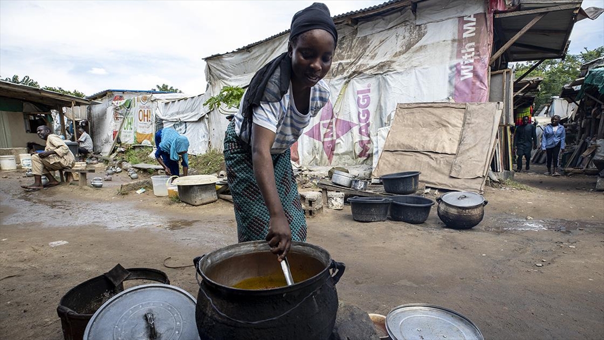 Nijerya'da Nüfusun Yüzde 63'ü Yoksulluk İçinde Yaşıyor