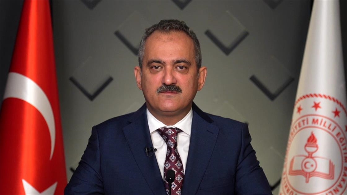 Milli Eğitim Bakanı Özer: Yaşanabilir Bir Dünya, Eğitimle Gelecektir