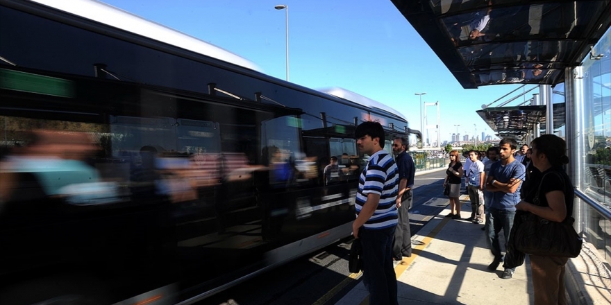 Fsm Köprüsü'ndeki Çalışma Nedeniyle 300 Ek Metrobüs Seferi Konuldu