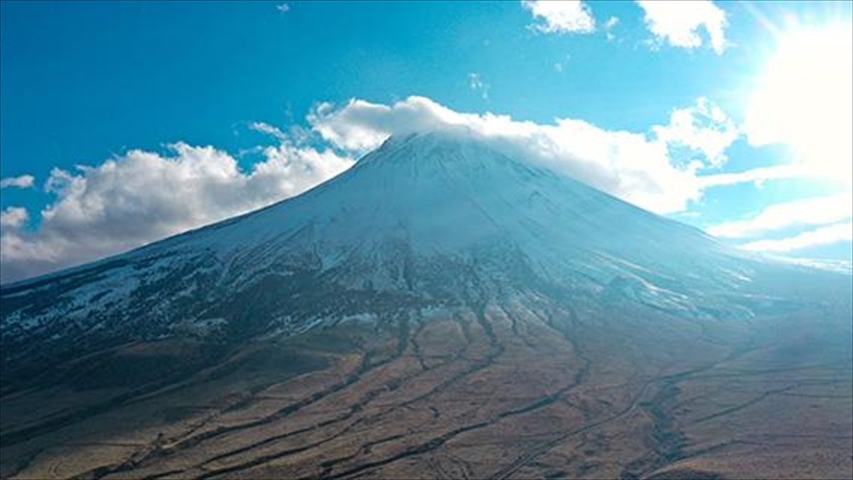 Küçük Ağrı Dağı Beyaza Büründü