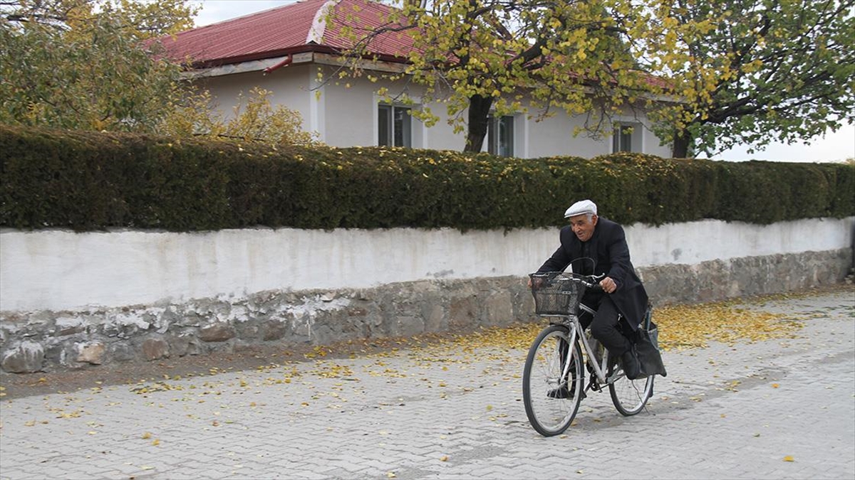 Bisiklet Tutkunu Erzincanlı Garip Dede 60 Yıldır Pedal Çeviriyor