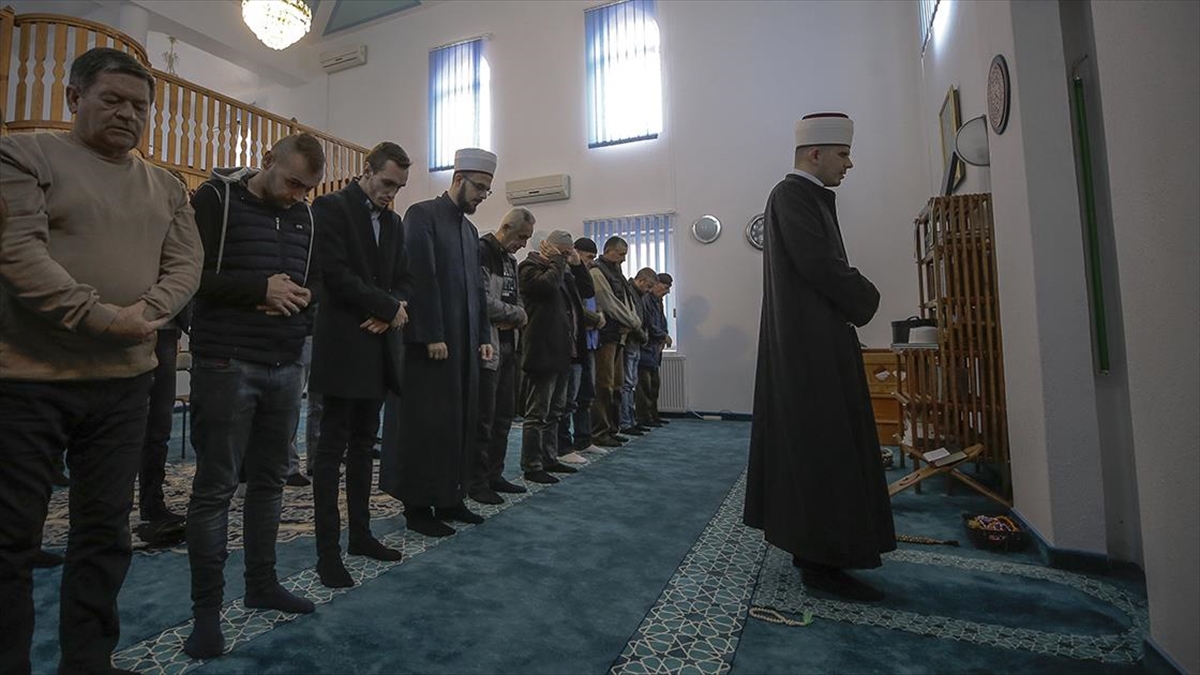 Görme Engelli Boşnak İmam Delic, Başarılarıyla Hayatı "engelsiz" Yaşıyor