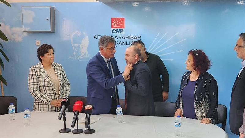 Yeniden Refah Partisi'den istifa eden kurucu İl Başkanı ve ekibi CHP'ye katıldı