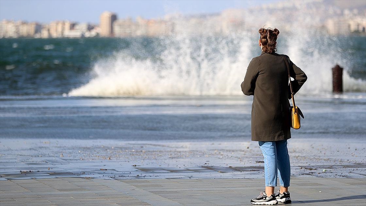 Ege Denizi'nde Fırtına Uyarısı