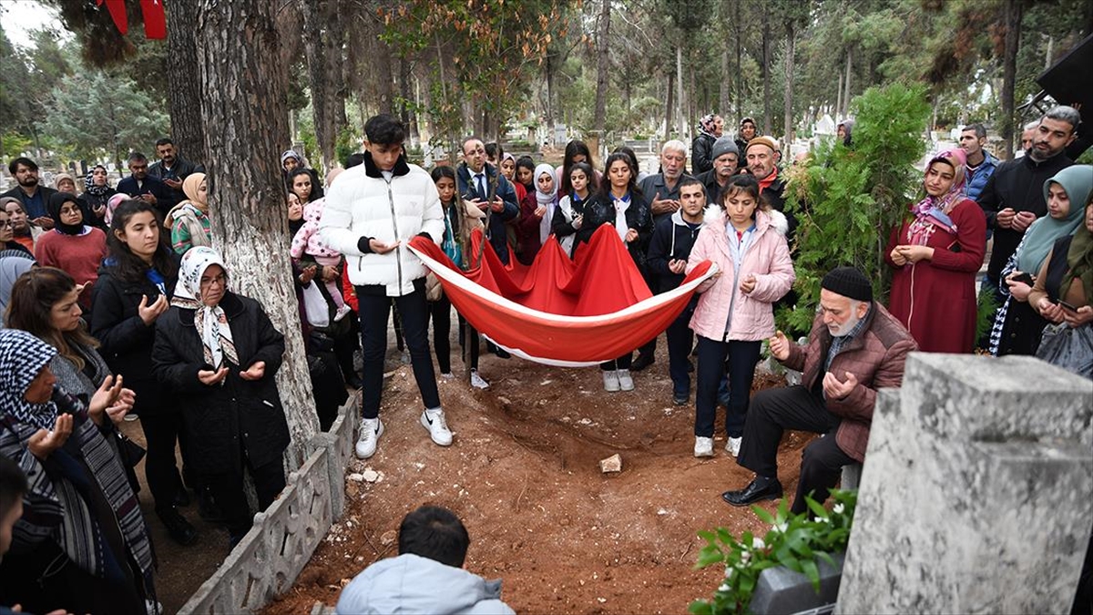 Öğretmenleri, Ypg/pkk'lı Teröristlerin Saldırısında Yaşamını Yitiren Ayşenur Öğretmeni Anlattı