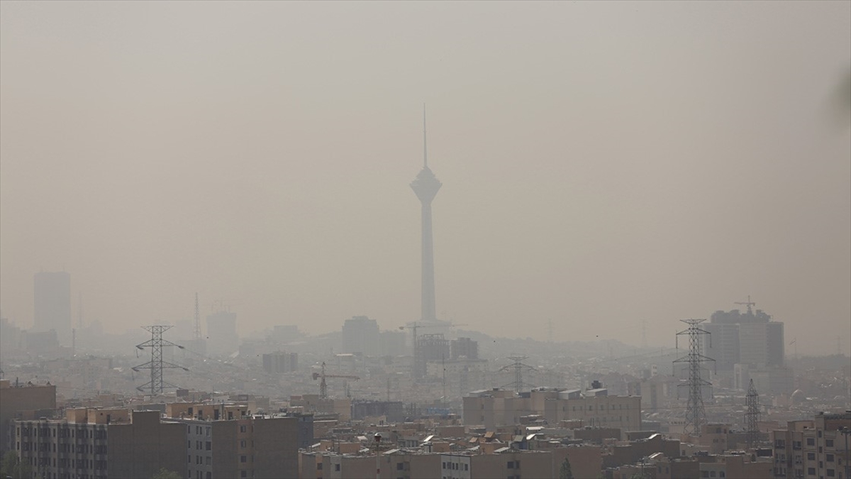 İran'da Hava Kirliliği Nedeniyle Elburz Ve Tahran'da Okullar Tatil Edildi