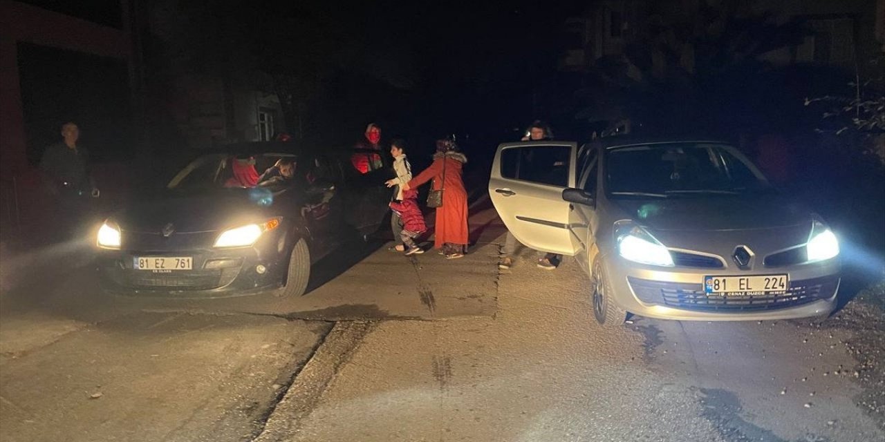 Düzce, Sakarya ve Bolu'da okullar deprem nedeniyle tatil edildi