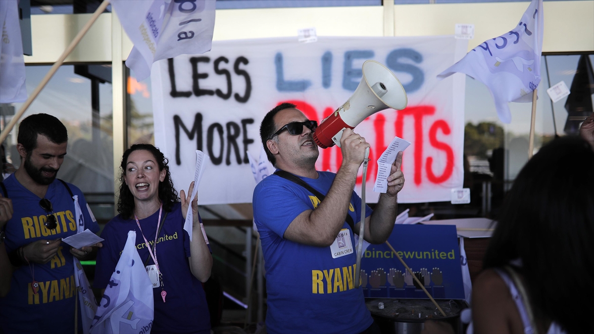 Avrupa'da Artan Yaşam Maliyetlerinden Şikayetçi Binlerce Çalışanın Grev Ve Protestosu Sürüyor