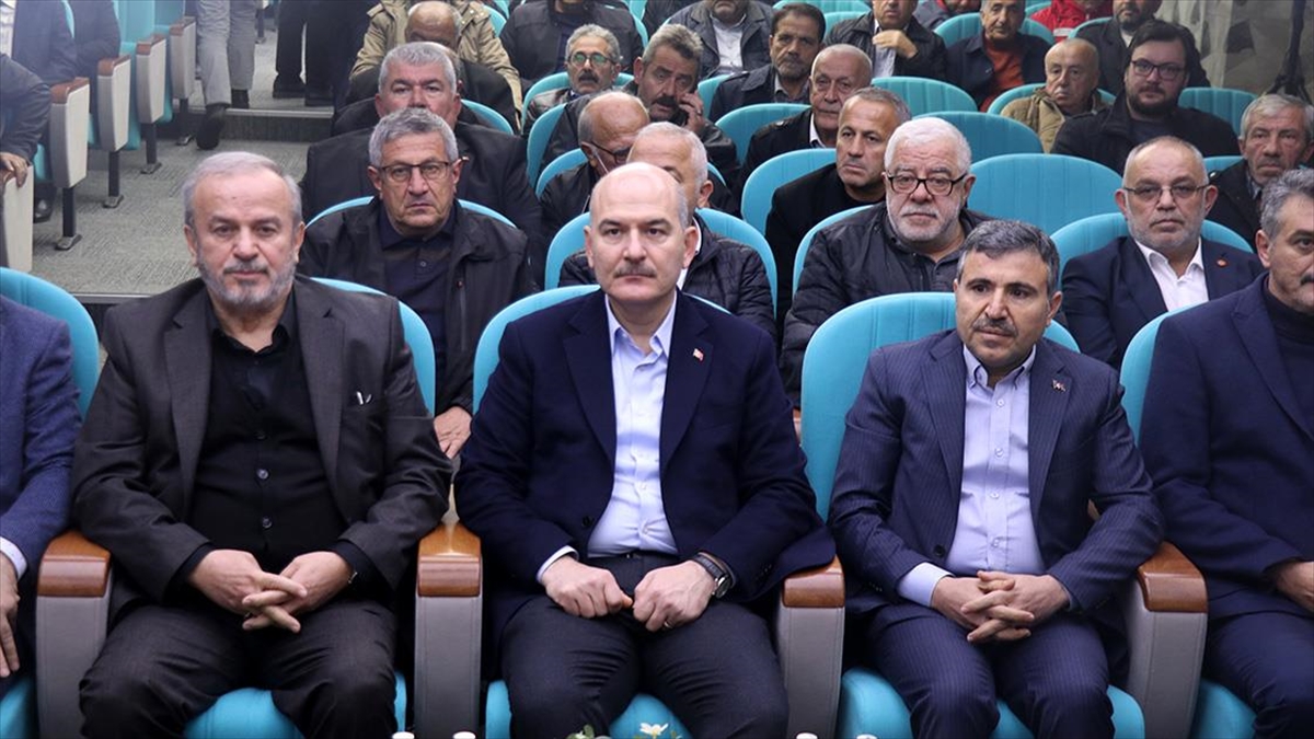 İçişleri Bakanı Soylu, Düzce'de Muhtarlarla Düzenlenen Toplantıya Katıldı
