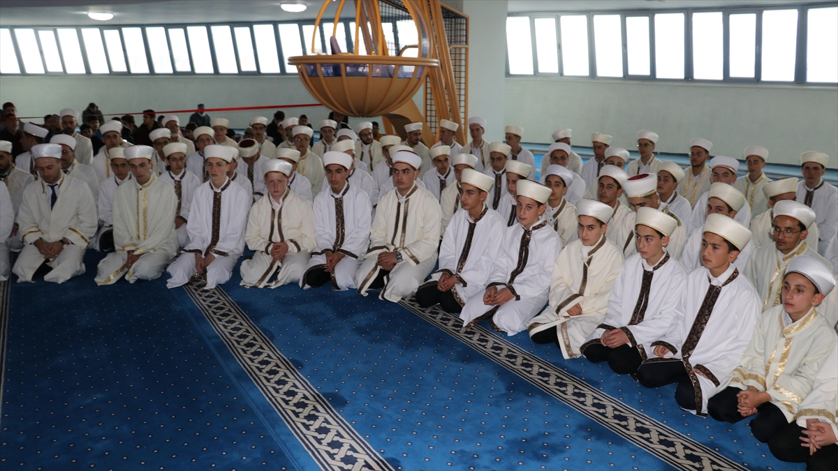 Erzincan'da Hafızlık Eğitimini Tamamlayan 160 Öğrenci İcazetlerini Aldı