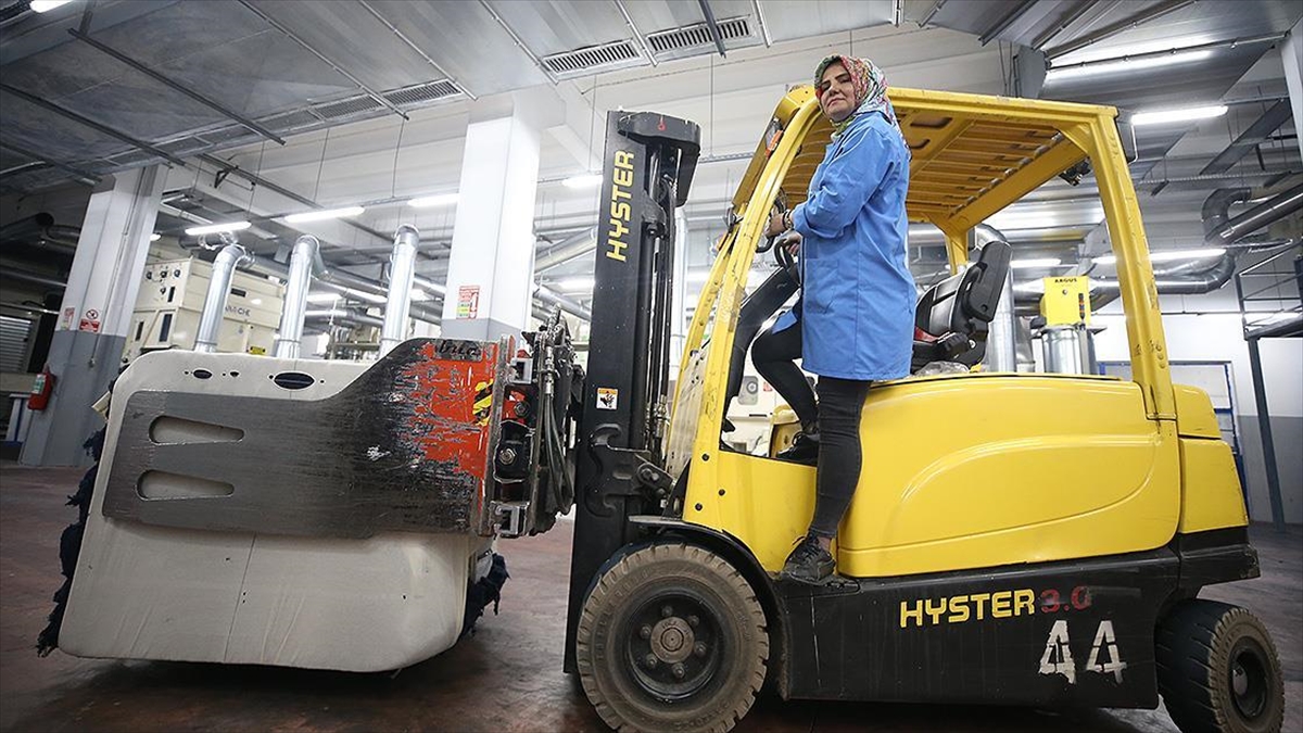 Geri Dönüşüm Fabrikasının Ağır Yükünü "tülay Usta" Taşıyor