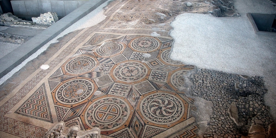 Dünyanın Tek Parça En Büyük Taban Mozaiği Görücüye Hazırlanıyor