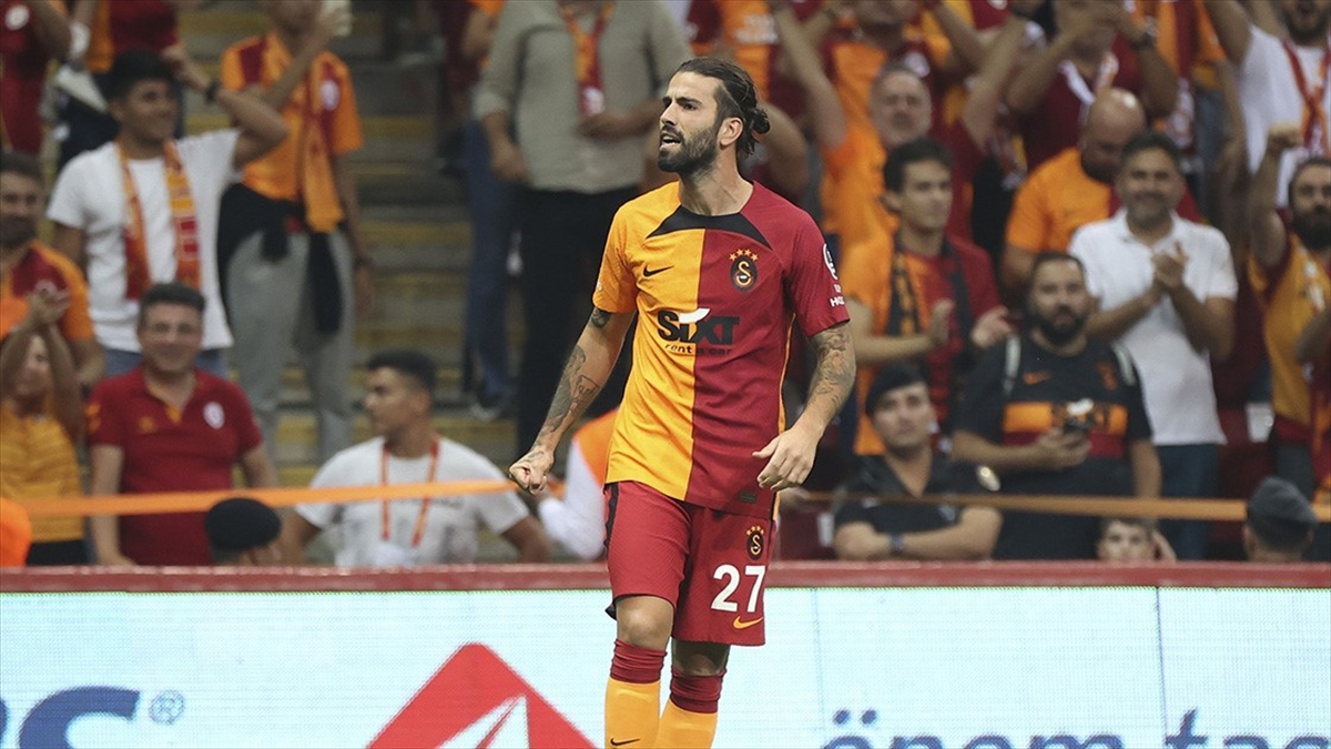 Galatasaraylı Oliveira'nın Ayak Bileği Yan Bağlarında Yırtık Tespit Edildi