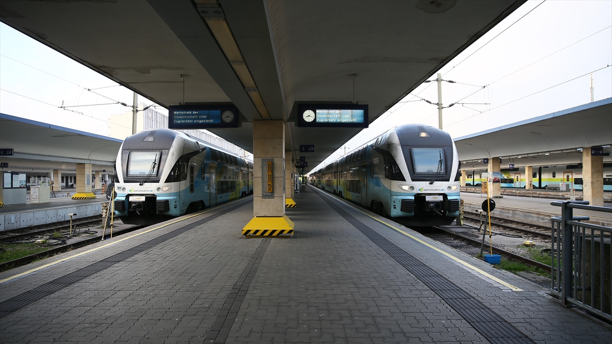 Avusturya’da Demir Yolu İşçileri Greve Gitti