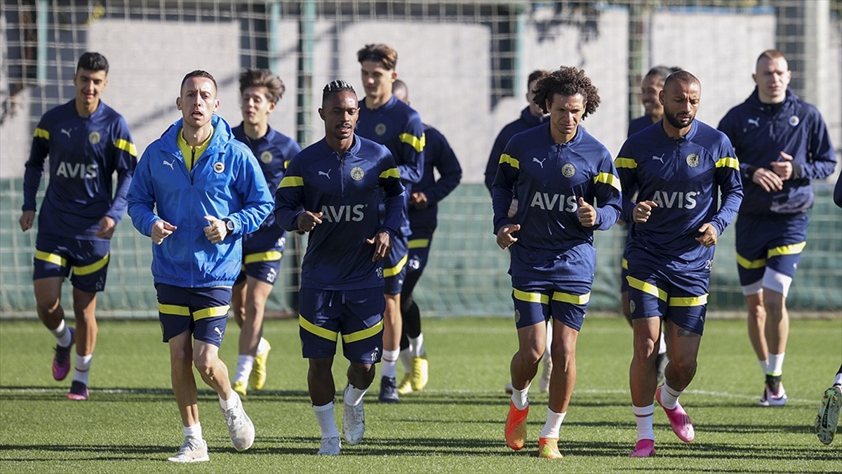 Fenerbahçe 6-10 Aralık'ta Antalya'da Kamp Yapacak