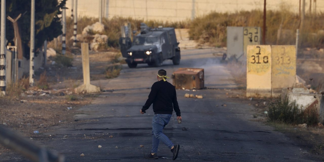 İsrail Askerleri Batı Şeria'da Filistinli Bir Genci Öldürdü