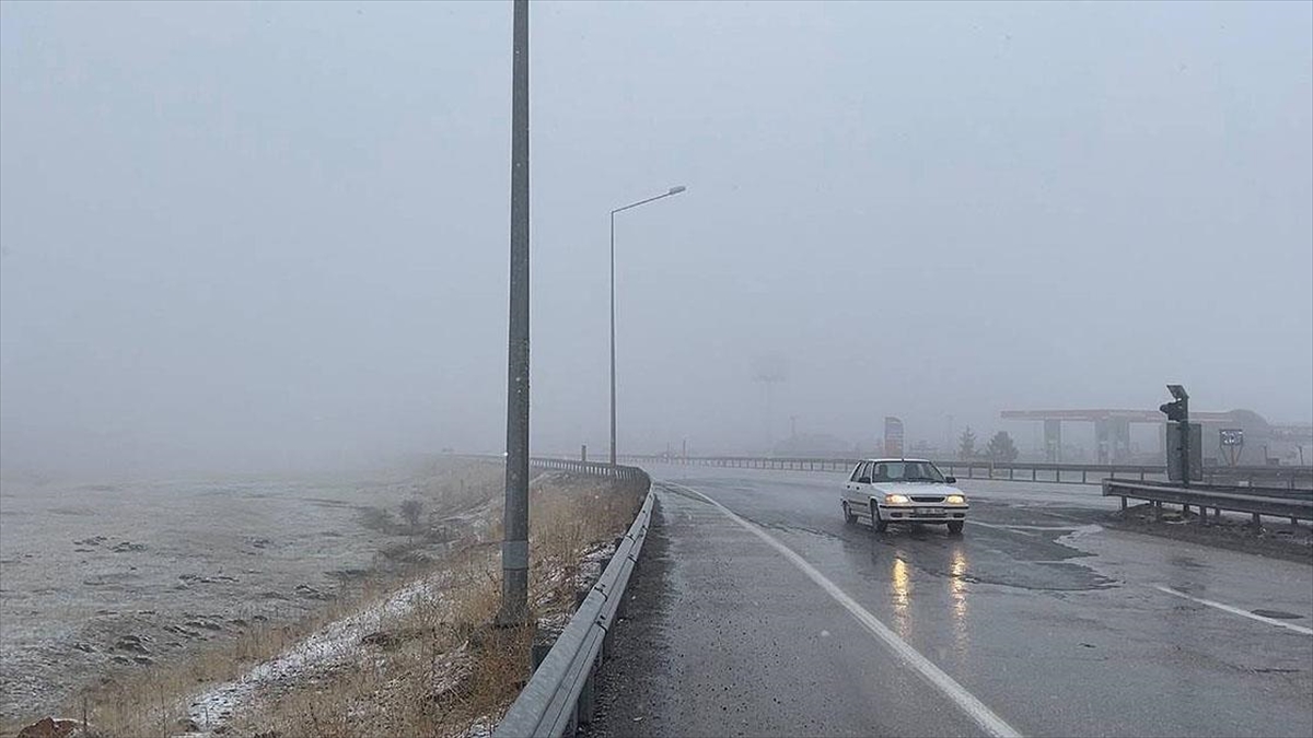 Erzurum-Ağrı Kara Yolunda Kar Ve Sis Etkili Oluyor