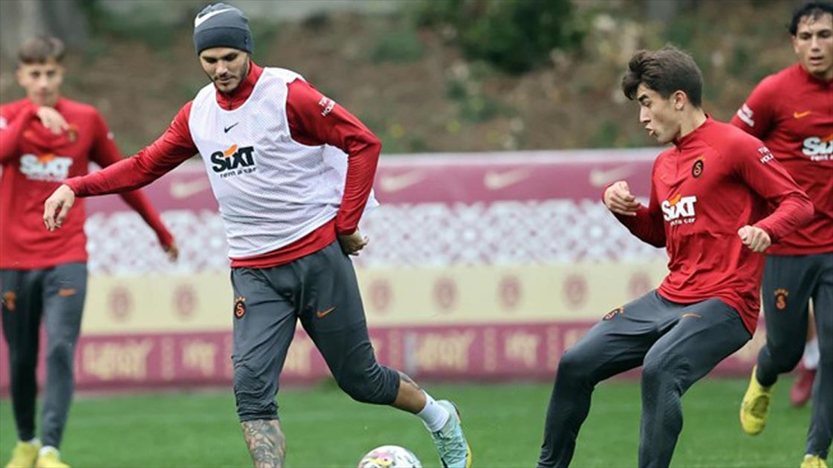 Galatasaray, Günü Çift Antrenmanla Geçirdi