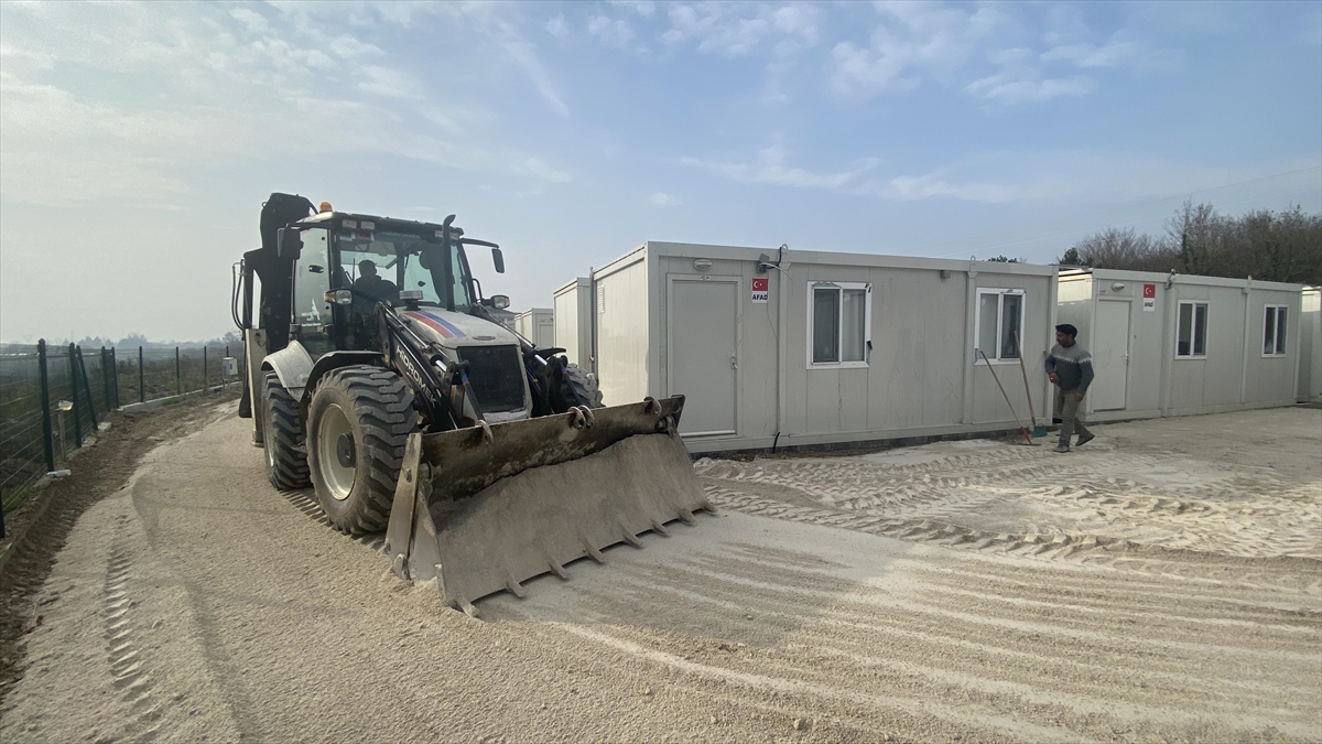 Düzce'de Depremzedeler İçin Konteyner Kurulumu Sürüyor