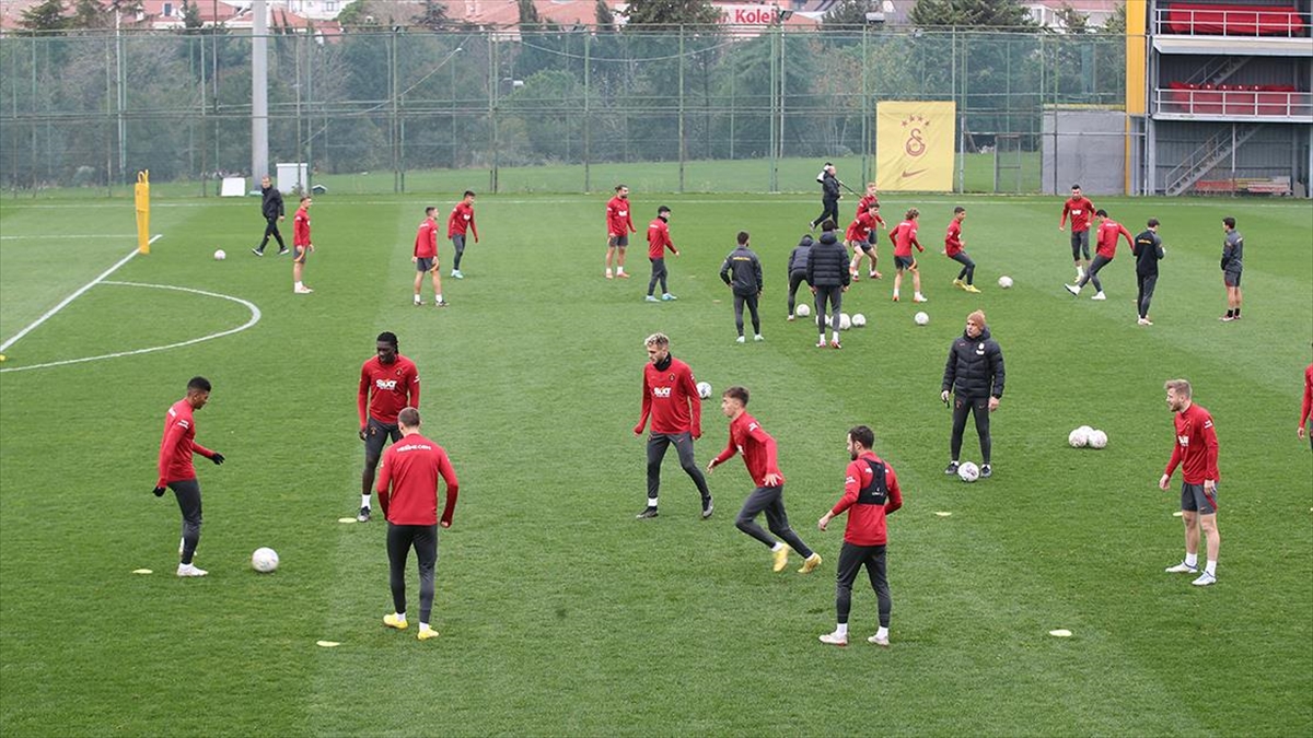 Galatasaray, Hazırlıklarına Devam Etti