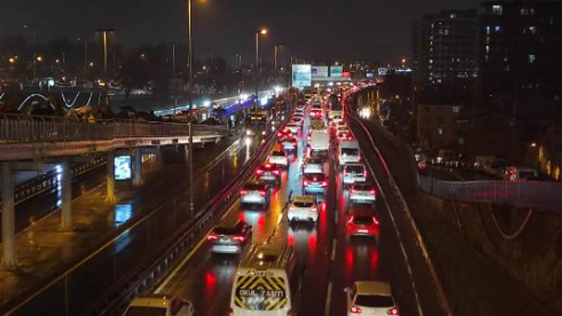İstanbul trafiğinde iş çıkışı yoğunluğu; yüzde 90'a dayandı