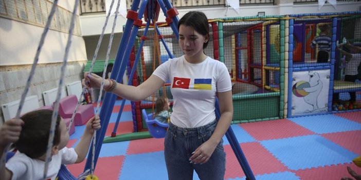 Ukrayna'dan Türkiye'ye Getirilen 15 Yaşındaki Eva'dan Dünyaya 'savaşı Durdurun' Çağrısı