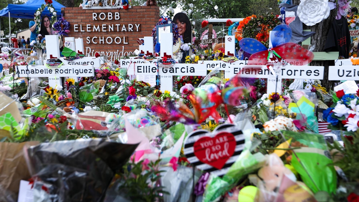 Teksas'taki Okul Saldırısının Mağdurları 27 Milyar Dolarlık Toplu Dava Açtı