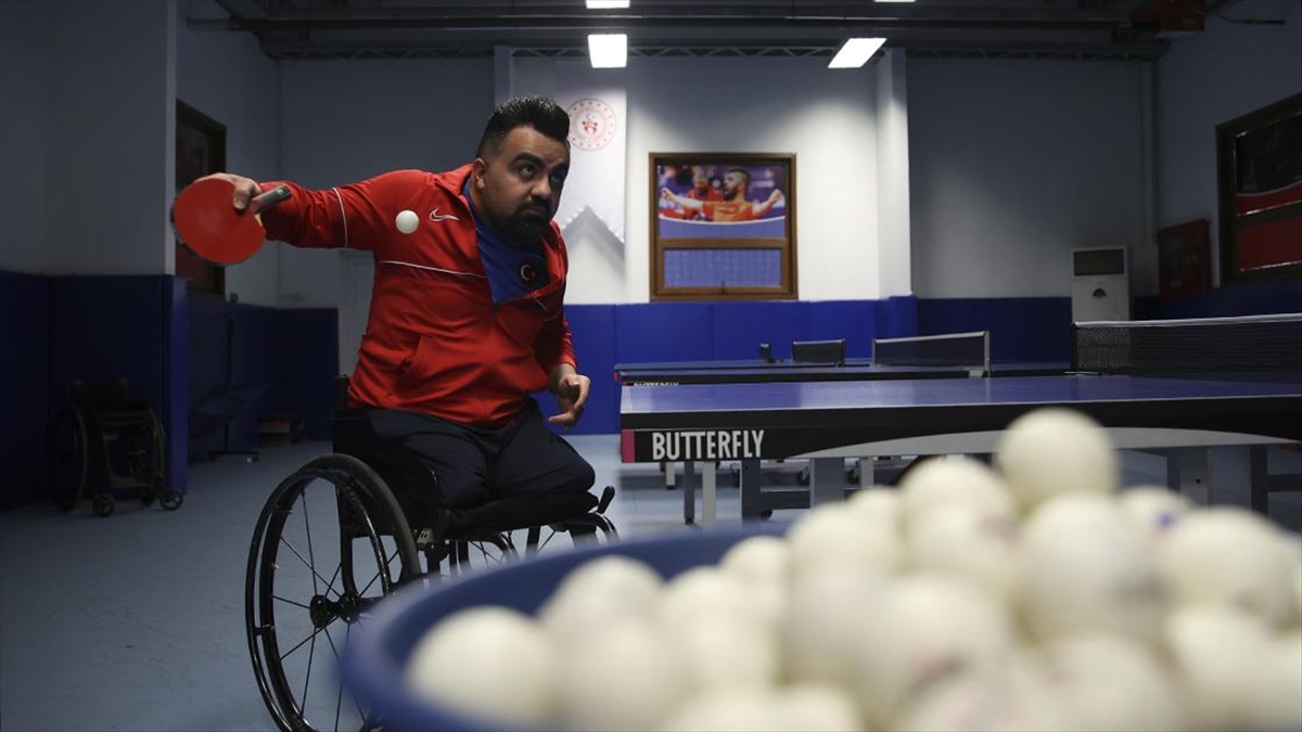 Paralimpik Masa Tenisçi, Hayatın Her Alanında Rol Model Oluyor
