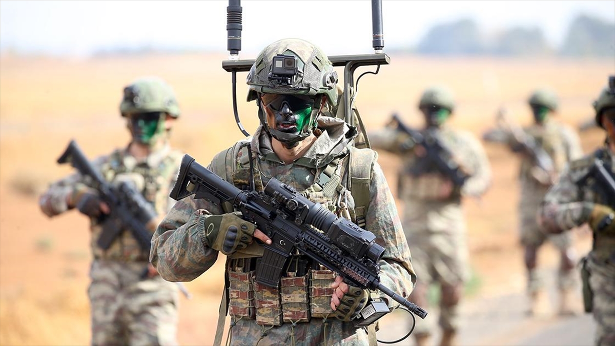 Suriye Sınırında Görev Yapan Mehmetçik, Yerli Silah Ve Teçhizatlarla Vatan Nöbetinde