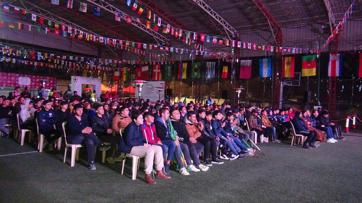 Katar, Dünya Kupası Maçlarını Lübnan'daki Fakir Bölgelere Taşıdı